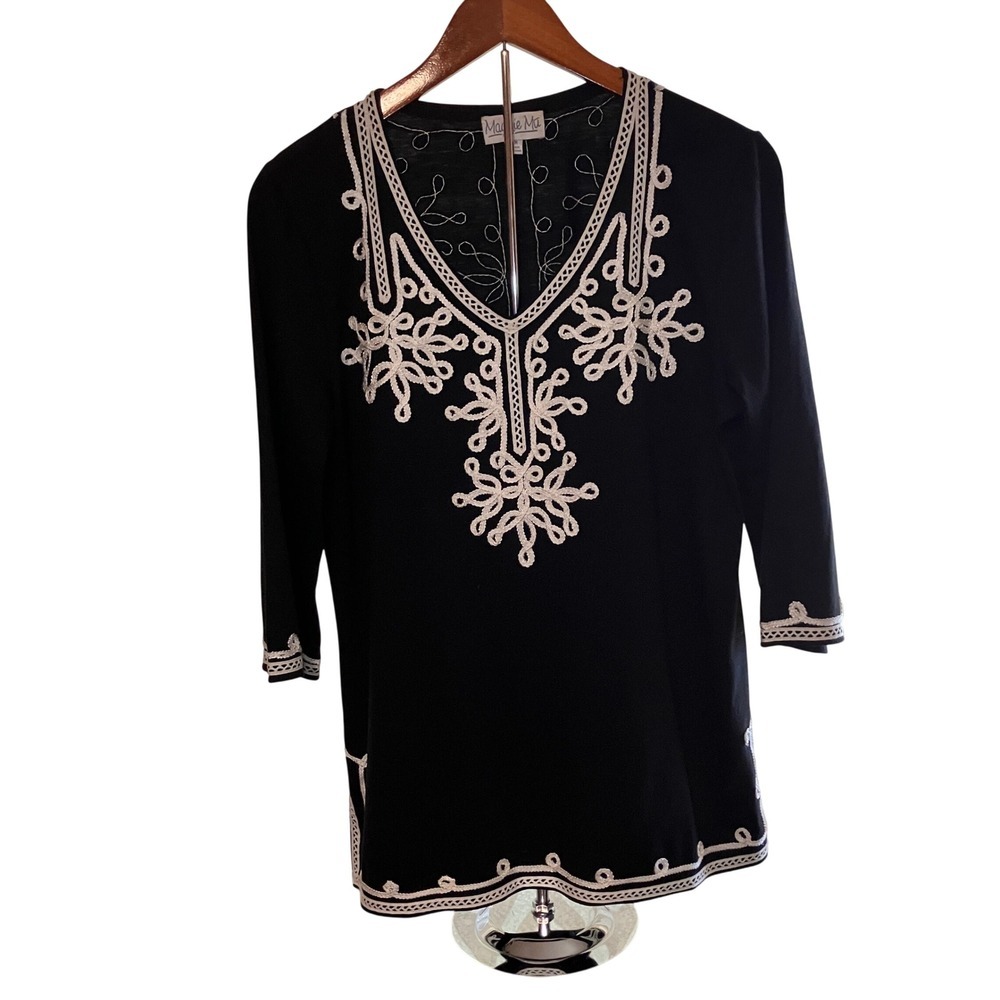 Maggie Mu Tunic Top Women Size M Black White Good Embroidered V-Neck 3/4 Sleeve